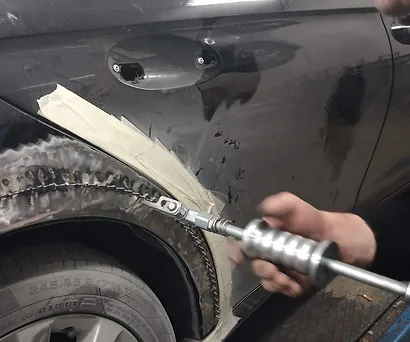 Reparatur an der Karosserie